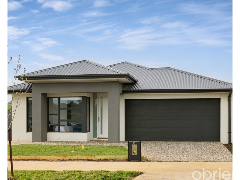 13 Bell Heather Boulevard, Warragul VIC 3820