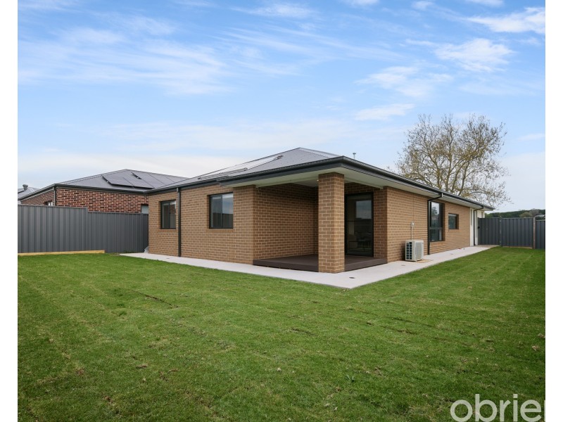 13 Bell Heather Boulevard, Warragul VIC 3820