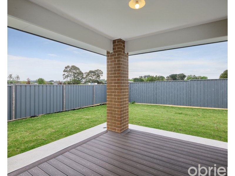 13 Bell Heather Boulevard, Warragul VIC 3820