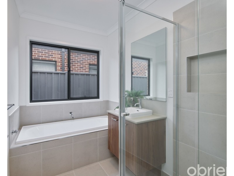 13 Bell Heather Boulevard, Warragul VIC 3820