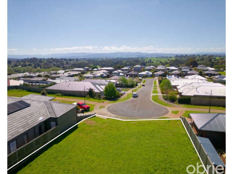 8 Sheraton Rise, Drouin VIC 3818
