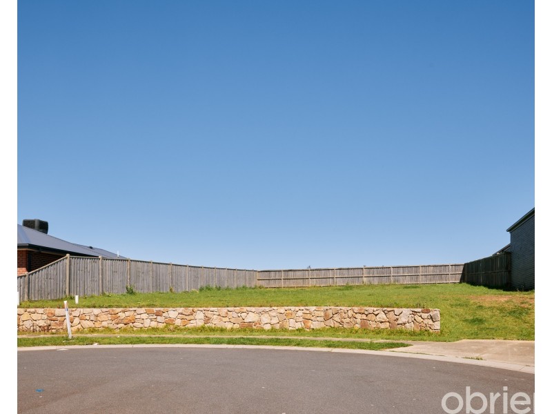 8 Sheraton Rise, Drouin VIC 3818
