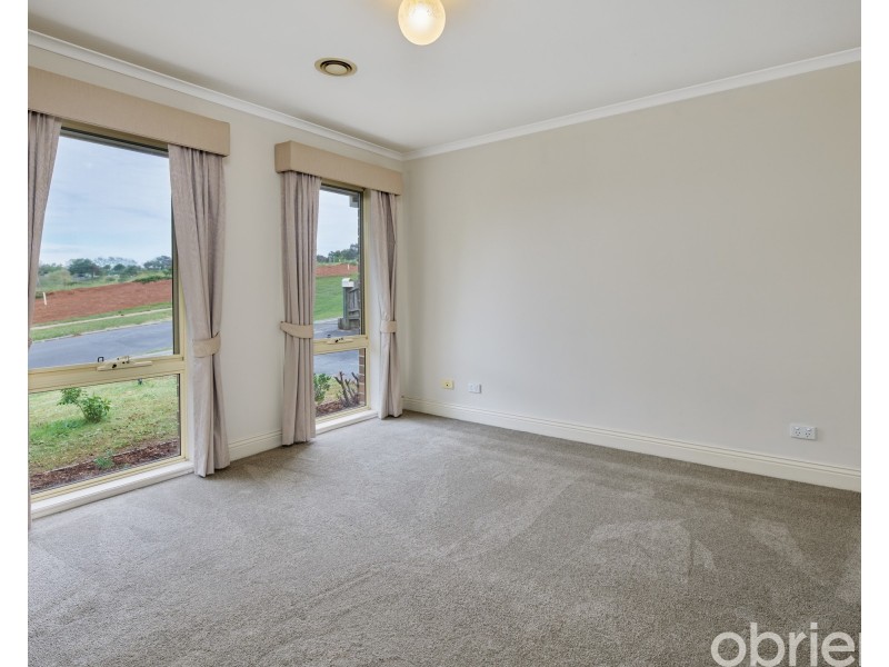 1/71 Victoria Street, Drouin VIC 3818