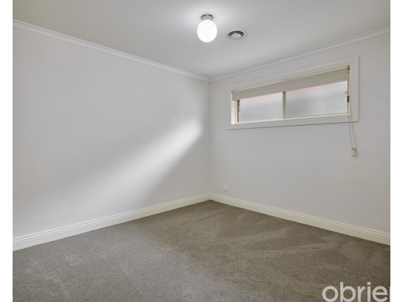 1/71 Victoria Street, Drouin VIC 3818