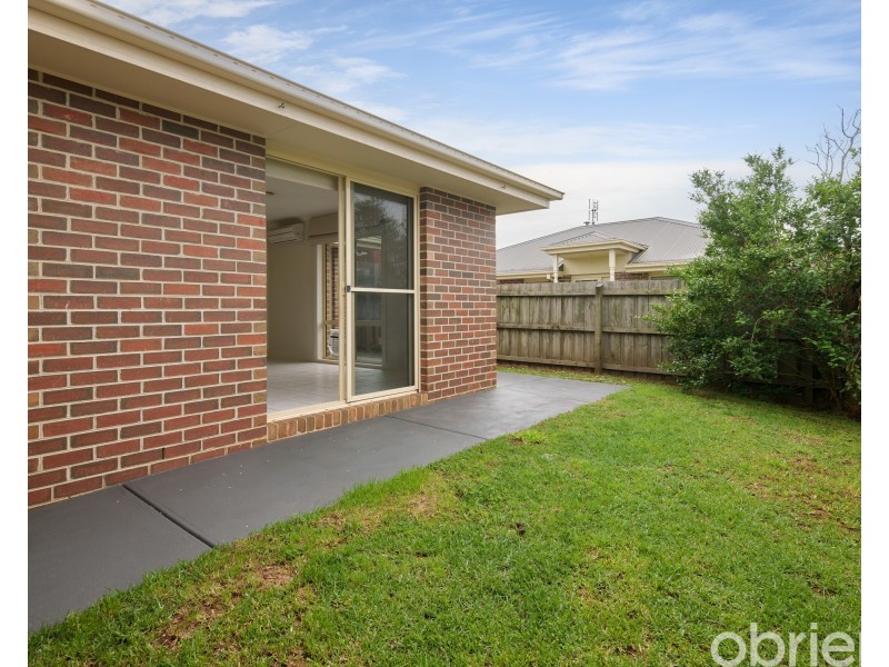 1/71 Victoria Street, Drouin VIC 3818