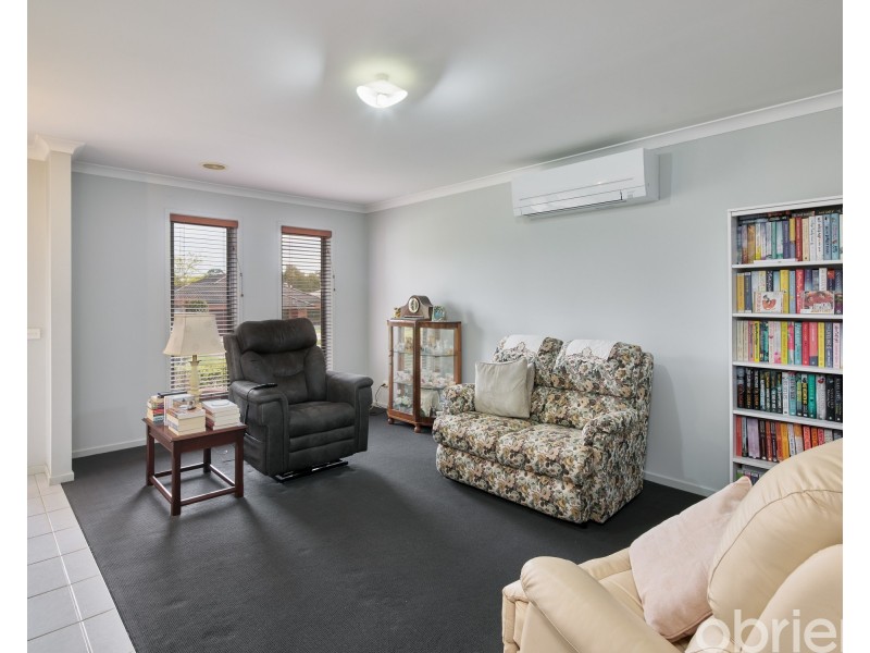 6 Oberon Place, Drouin VIC 3818