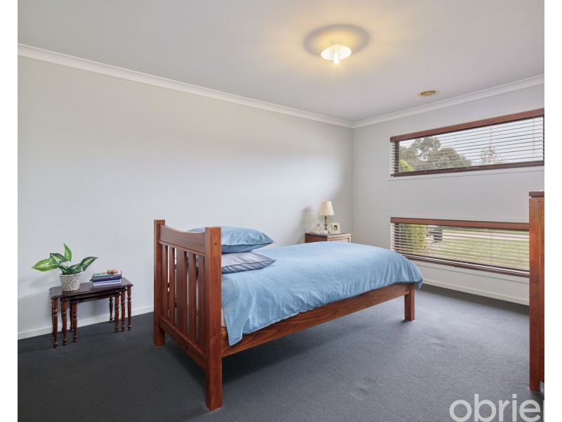 6 Oberon Place, Drouin VIC 3818