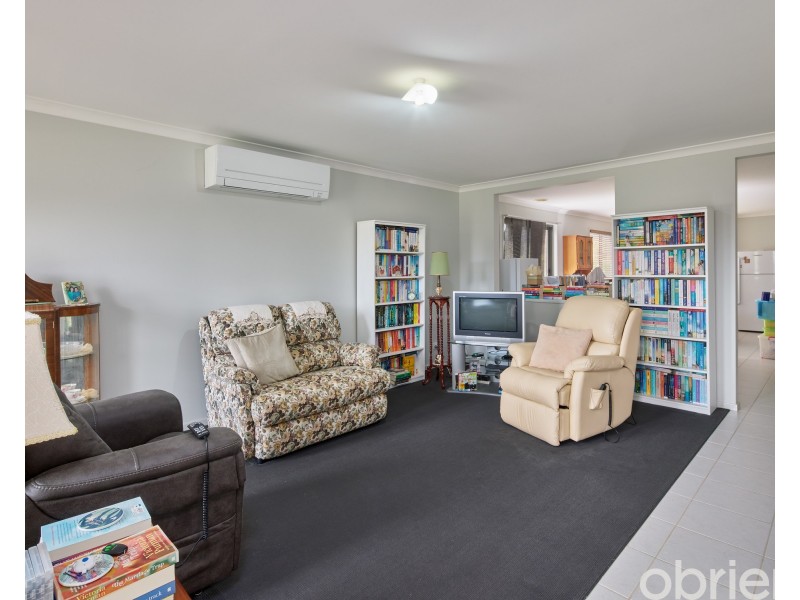 6 Oberon Place, Drouin VIC 3818