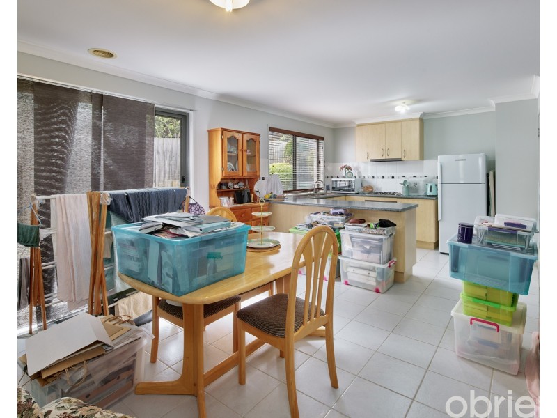 6 Oberon Place, Drouin VIC 3818