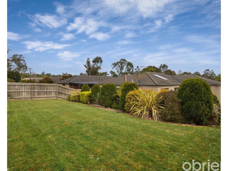 6 Oberon Place, Drouin VIC 3818