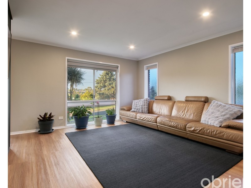 2 Edward Street, Drouin VIC 3818