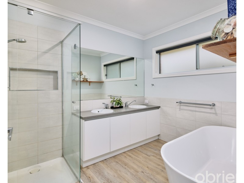 2 Red Hill Court, Neerim South VIC 3831
