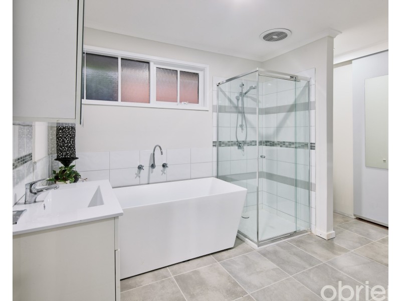 43 Longwarry Road, Drouin VIC 3818