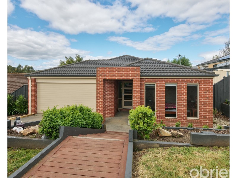 14 Folkstone Court, Drouin VIC 3818