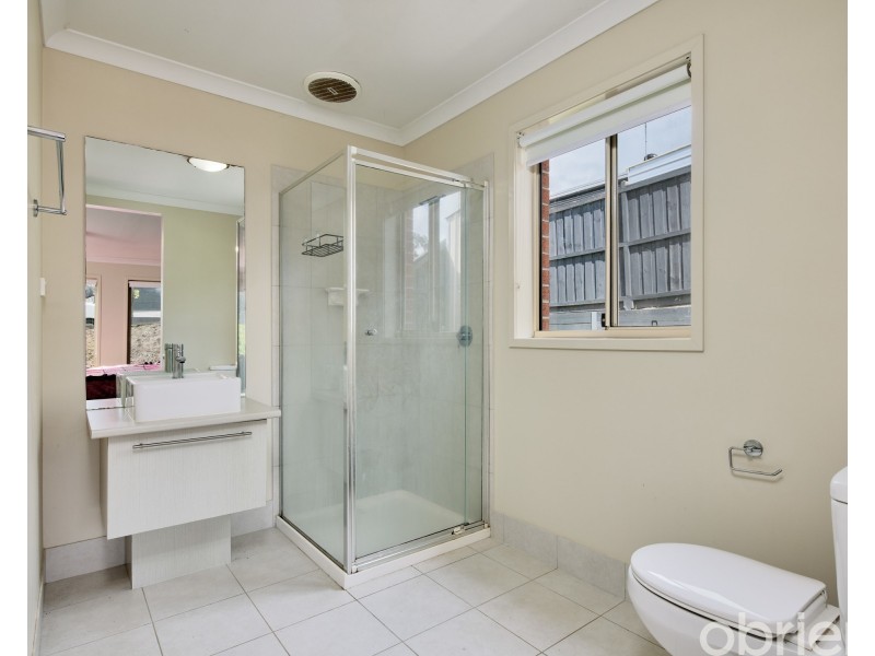 14 Folkstone Court, Drouin VIC 3818