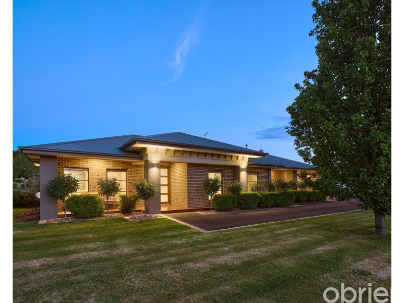 33 Amberly Drive, Drouin VIC 3818