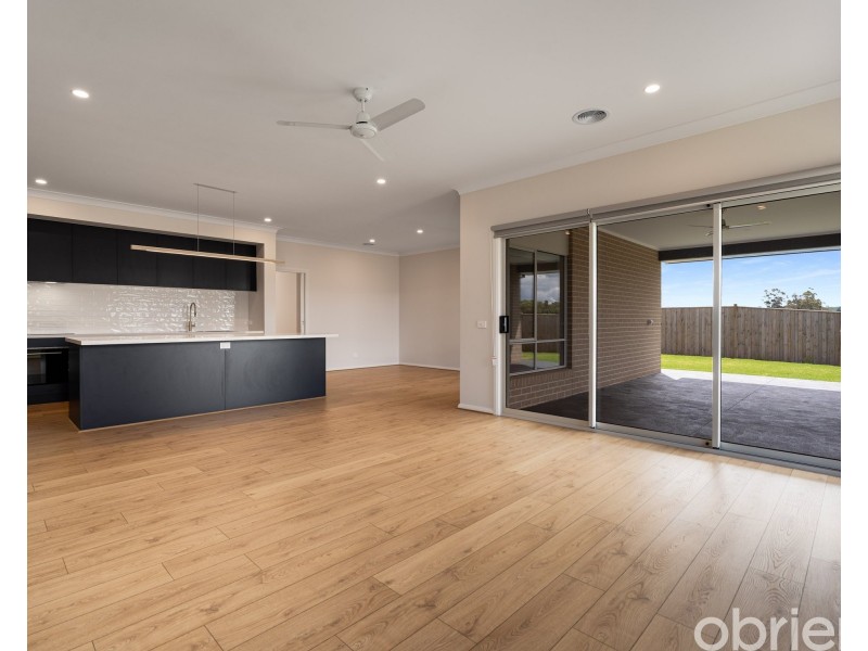 15 Regent Avenue, Warragul VIC 3820