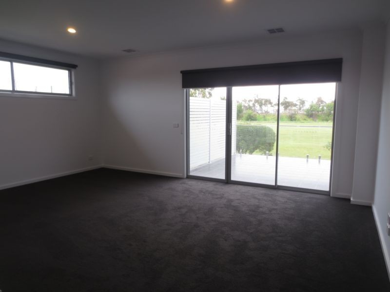 16A Charles Road, Altona VIC 3018