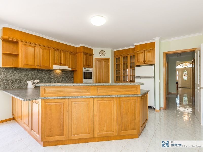 17 Spicer Boulevard, Altona Meadows VIC 3028