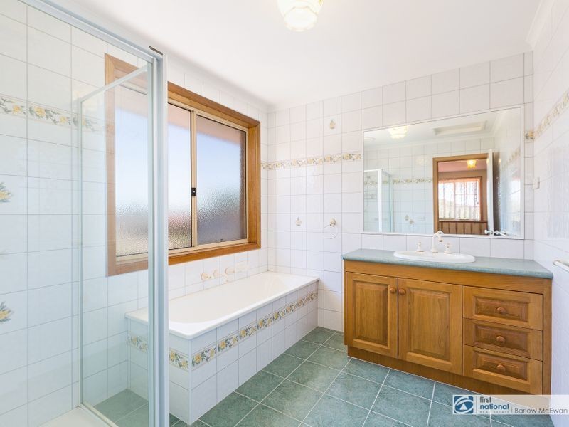 17 Spicer Boulevard, Altona Meadows VIC 3028