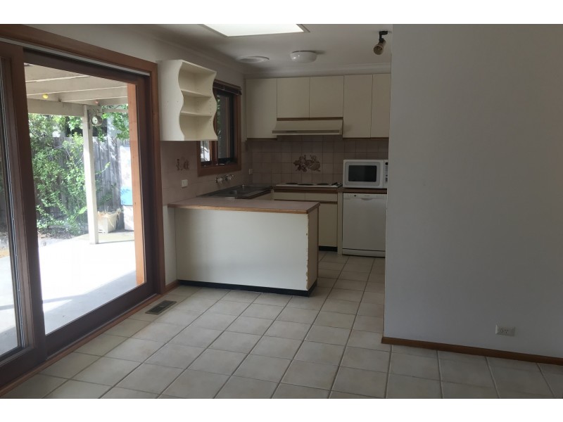 8 Newton Court, Seaholme VIC 3018