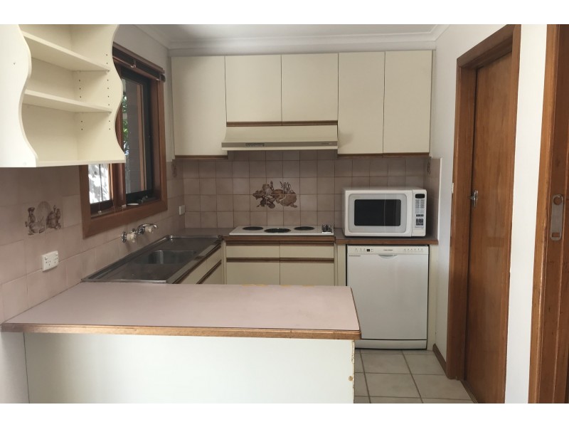 8 Newton Court, Seaholme VIC 3018