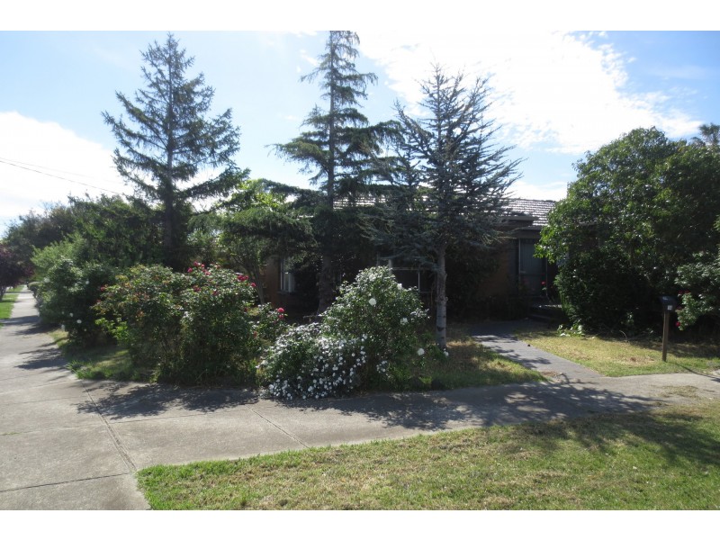 14 Chifley Avenue, Altona VIC 3018