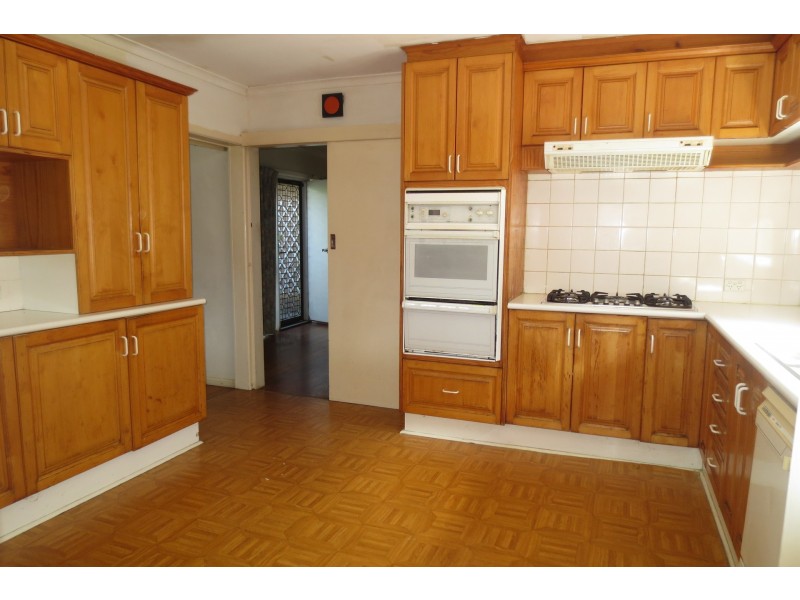 14 Chifley Avenue, Altona VIC 3018