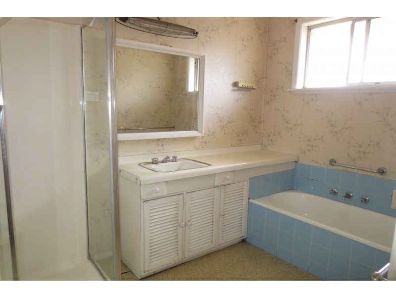 14 Chifley Avenue, Altona VIC 3018