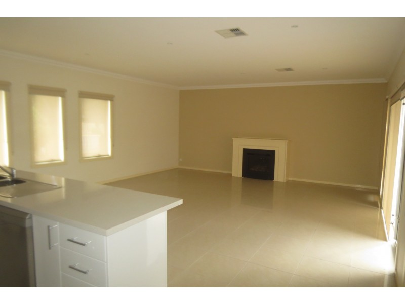 106 Blackshaws Road, South Kingsville VIC 3015