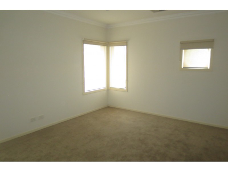 106 Blackshaws Road, South Kingsville VIC 3015