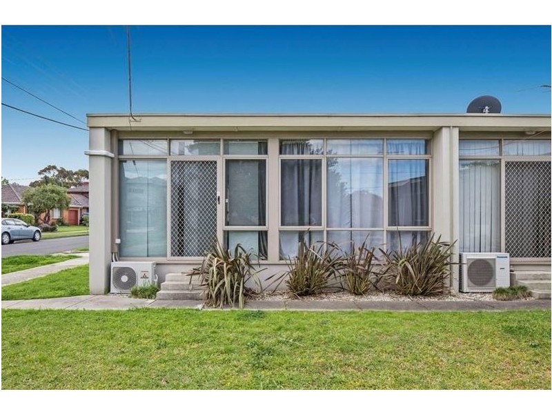1/40 Chifley Avenue, Altona VIC 3018