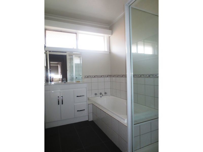 43 Chifley Avenue, Altona VIC 3018