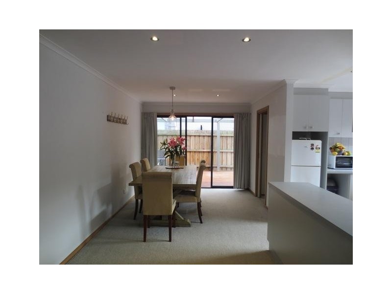 2/157 Queen Street, Altona VIC 3018