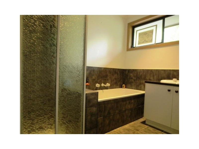 2/157 Queen Street, Altona VIC 3018