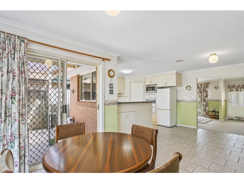 2/5 May Avenue, Altona Meadows VIC 3028