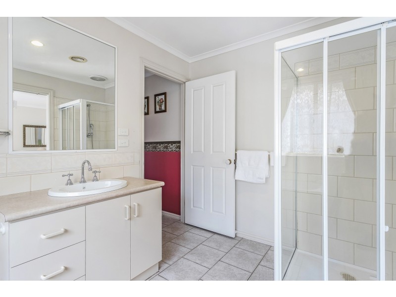 2/5 May Avenue, Altona Meadows VIC 3028