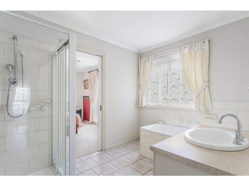 2/5 May Avenue, Altona Meadows VIC 3028