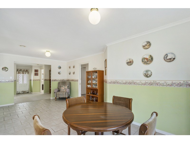 2/5 May Avenue, Altona Meadows VIC 3028