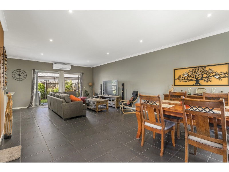 18 Stirling Avenue, Seaholme VIC 3018