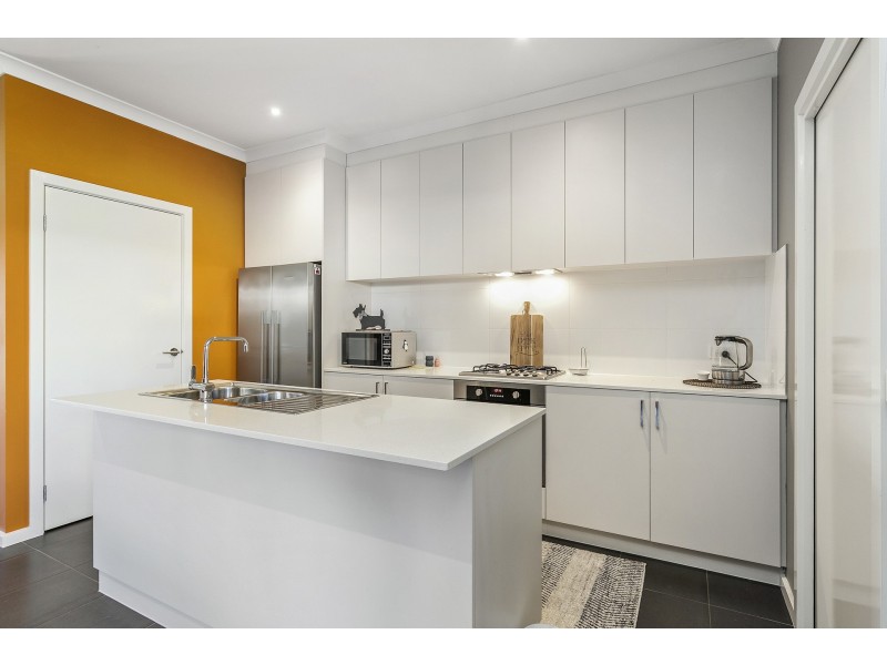 18 Stirling Avenue, Seaholme VIC 3018