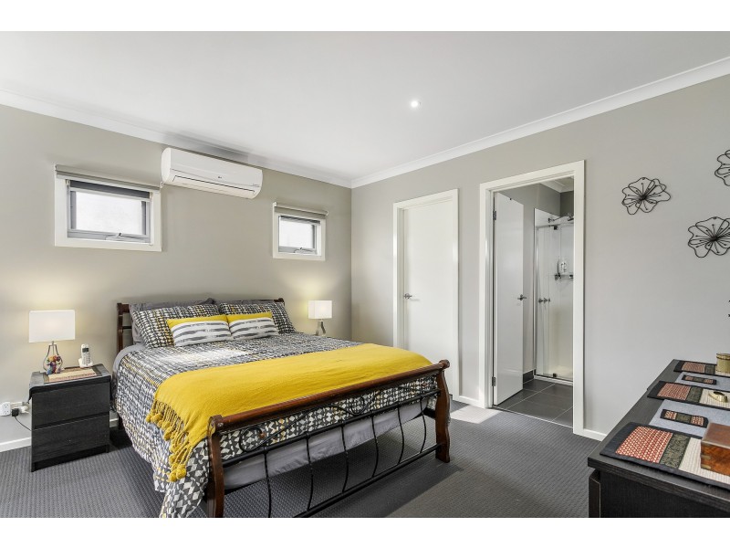 18 Stirling Avenue, Seaholme VIC 3018