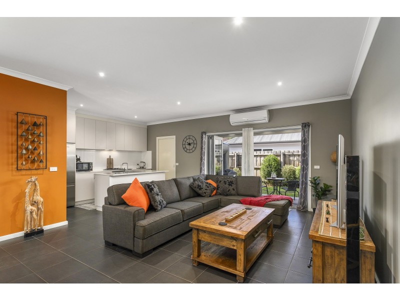 18 Stirling Avenue, Seaholme VIC 3018