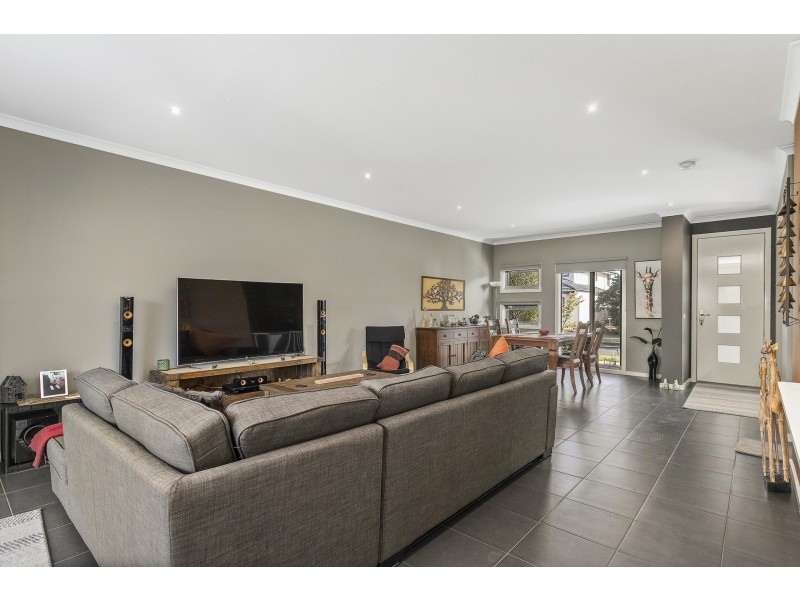 18 Stirling Avenue, Seaholme VIC 3018