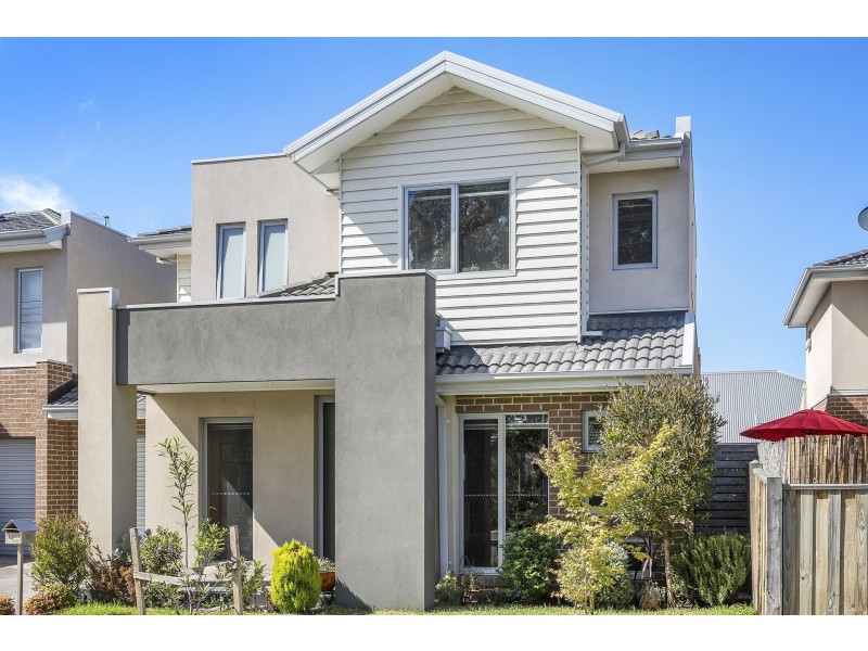 18 Stirling Avenue, Seaholme VIC 3018