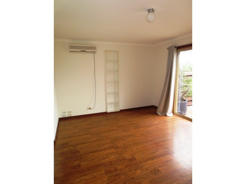 1/9 Balaclava Avenue, Altona Meadows VIC 3028
