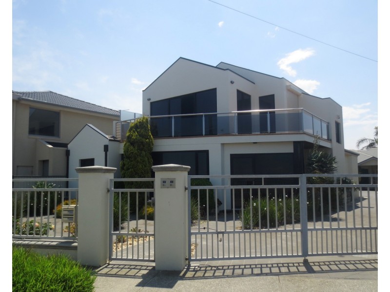 1/227 Esplanade, Altona VIC 3018