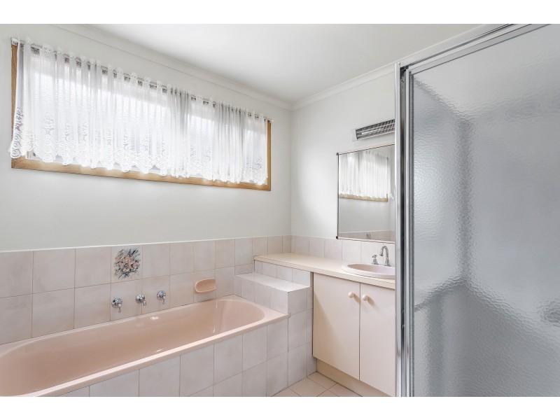 5 Pringle Place, Altona Meadows VIC 3028