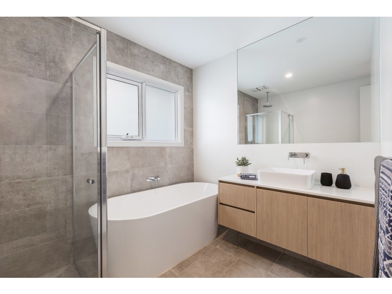 21b Rayner Street, Altona VIC 3018