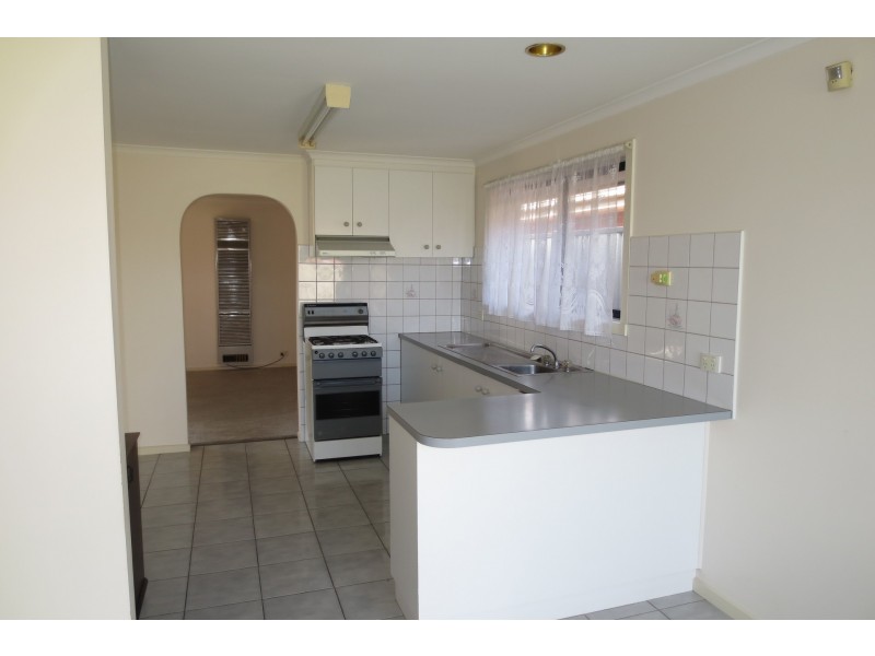 2/24 Newham Way, Altona Meadows VIC 3028